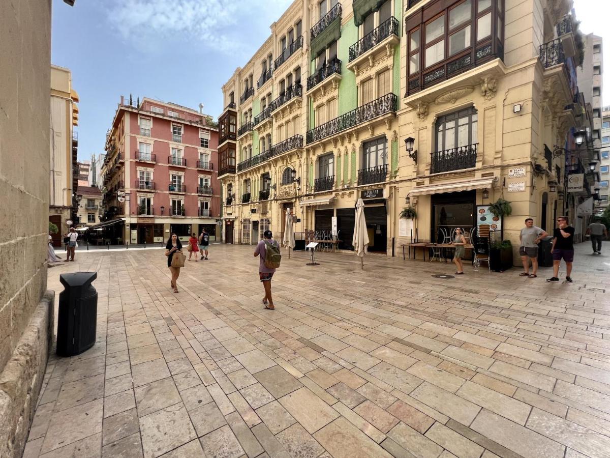 Cozy San Cristobal Apartment In Heart Of Alicante Exterior foto
